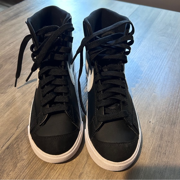 High Top Nike. - Picture 1 of 6